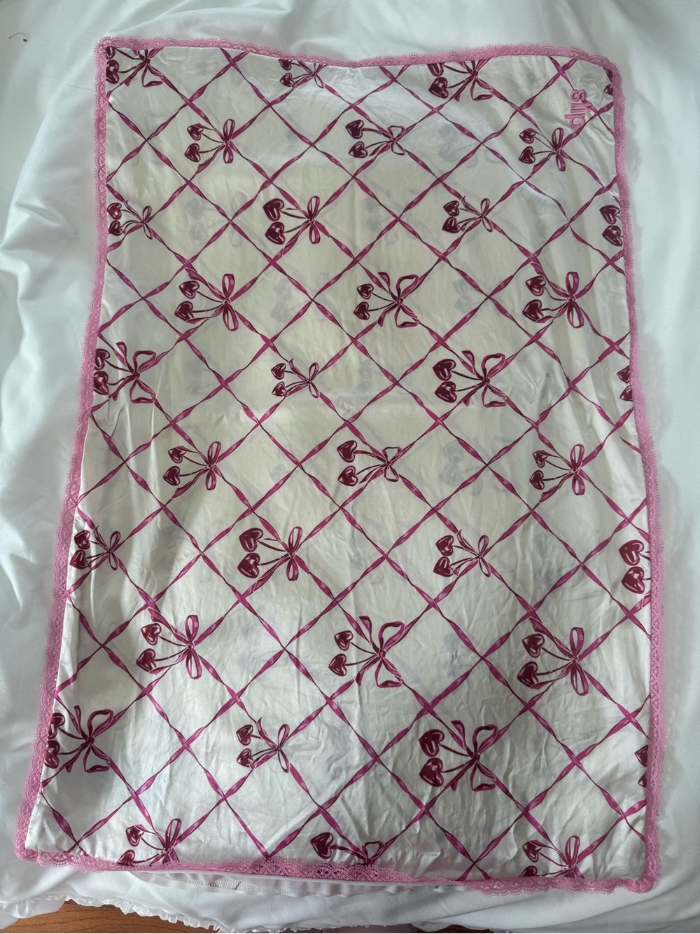 Authentic SLIP® Silk Sweet Cherry Queen Pillowcase - Picture 3 of 12